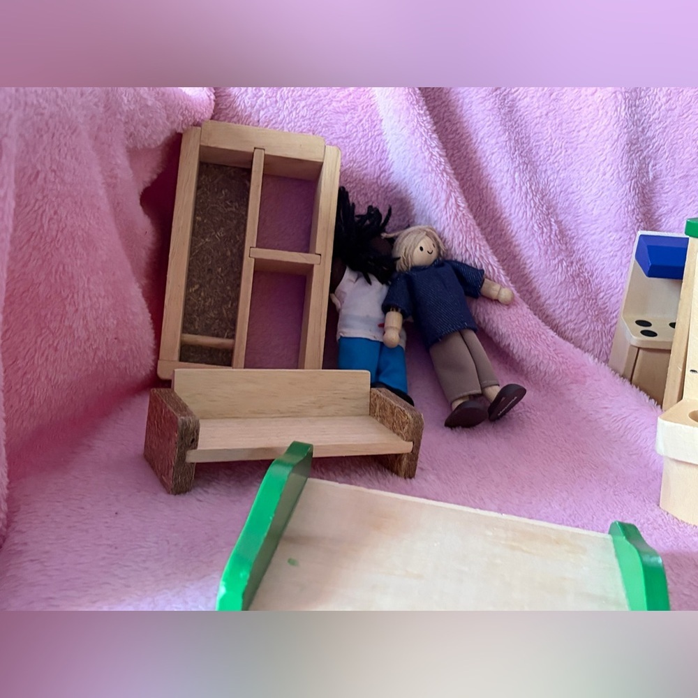 Large vintage lot of wooden dolls / furniture - Picture 5 of 11